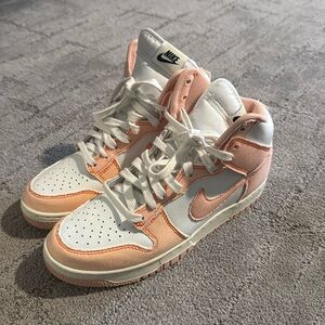 Nike Women's Dunk High 1985 Shoes